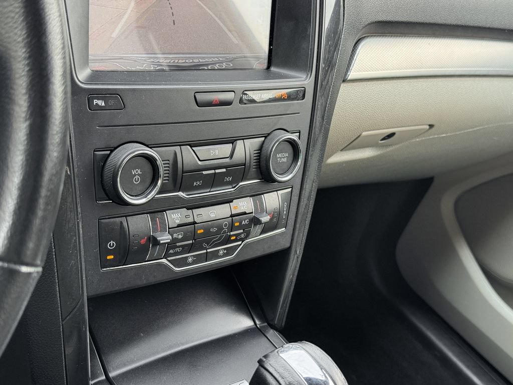 Used 2018 Ford Explorer XLT w/ Equipment Group 202A AWD/4WD image 23
