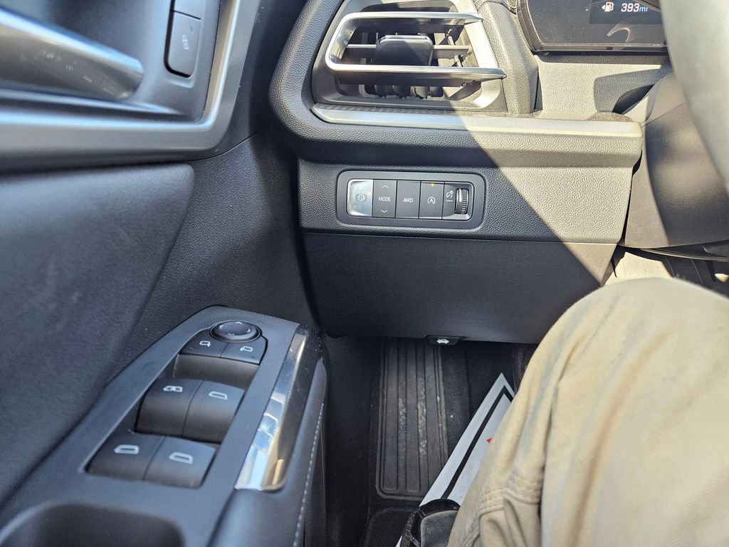 Used 2025 Chevrolet Traverse LT w/ Sun and Wheel Package image 13