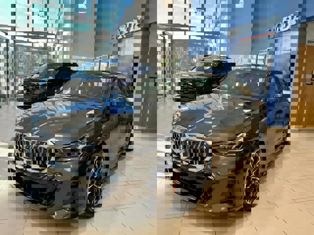 Used 2026 BMW 540i xDrive image 3