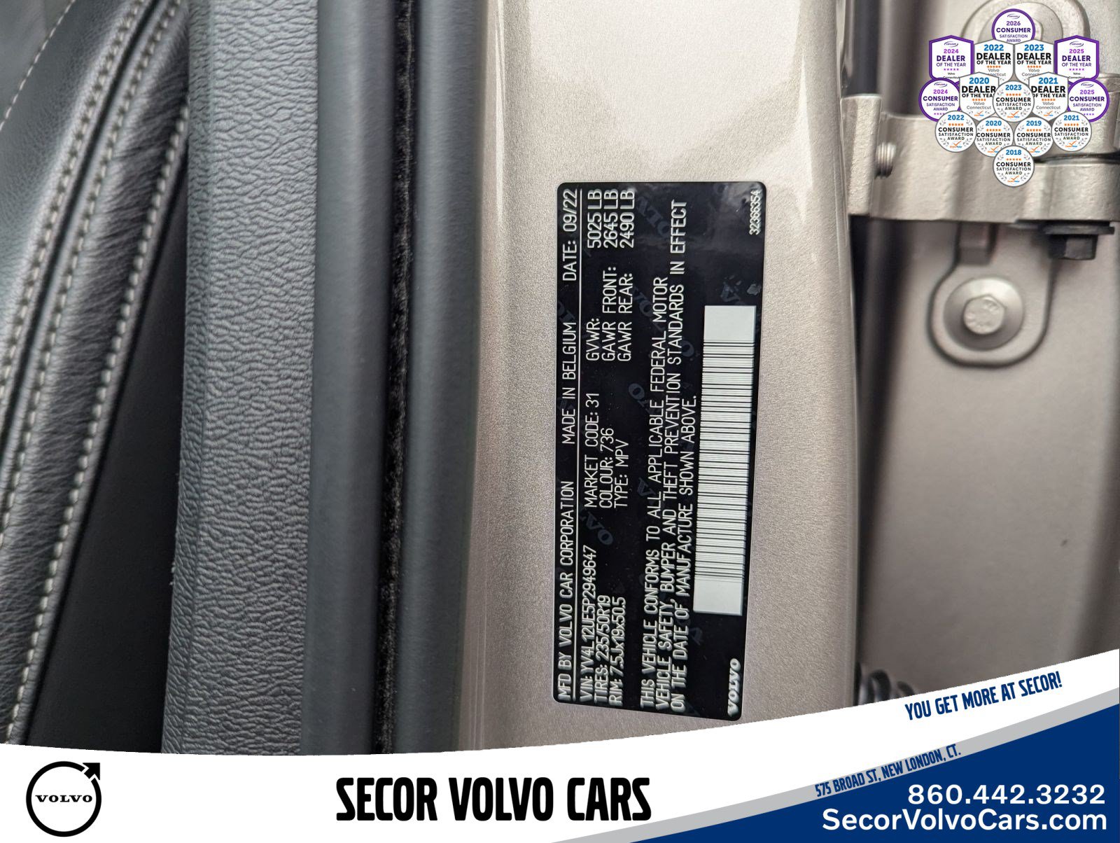 Certified 2023 Volvo XC40 B5 Plus AWD/4WD image 28