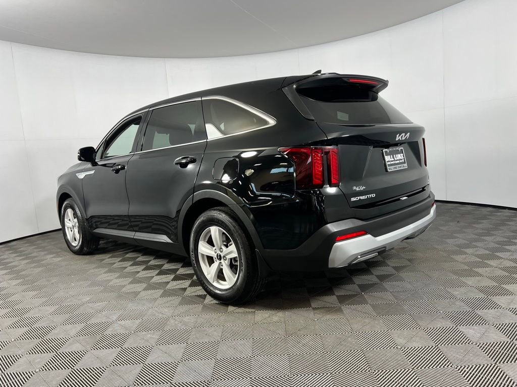 Used 2024 Kia Sorento LX image 8