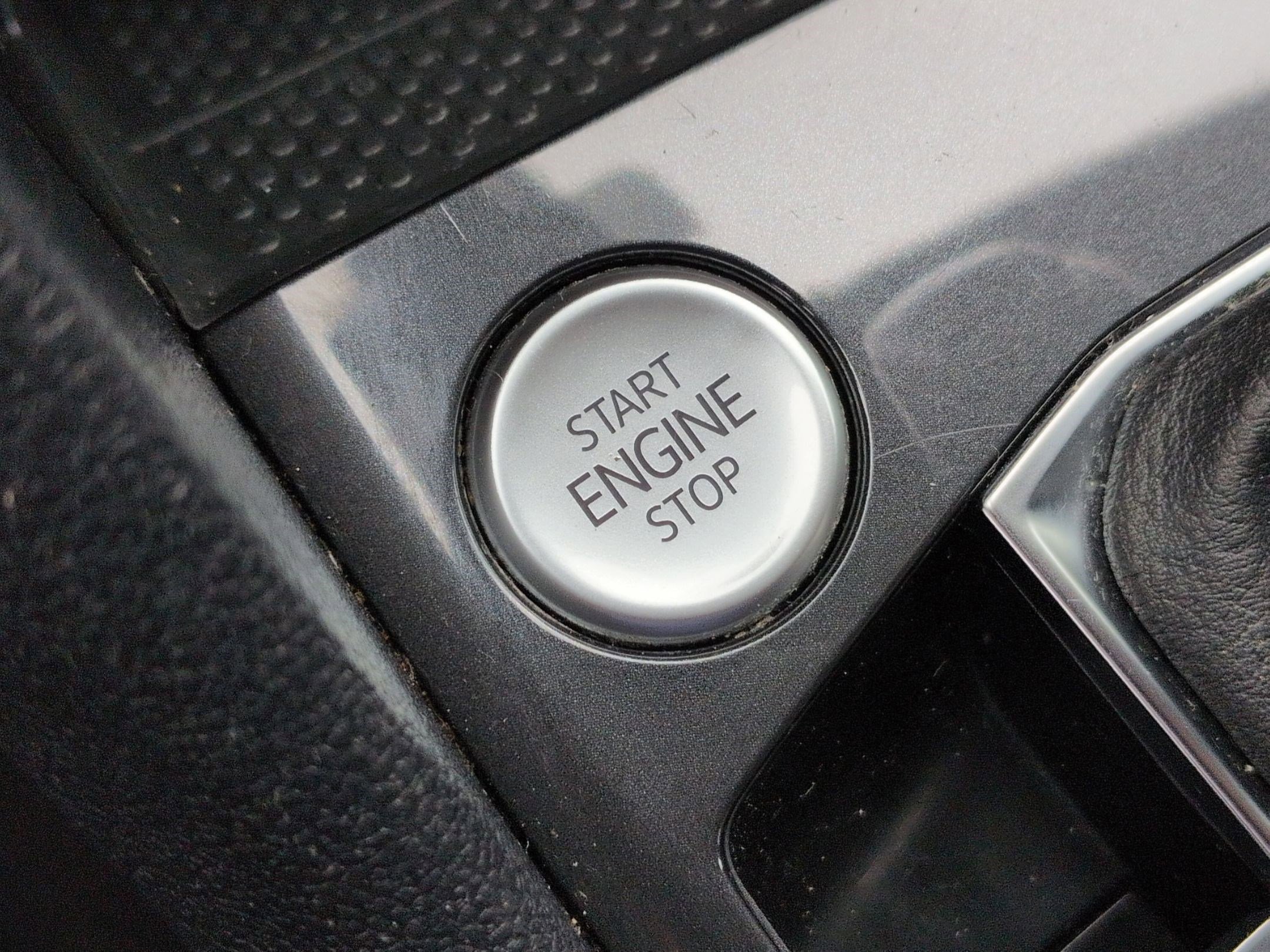 Certified 2022 Volkswagen Tiguan SE R-Line image 22