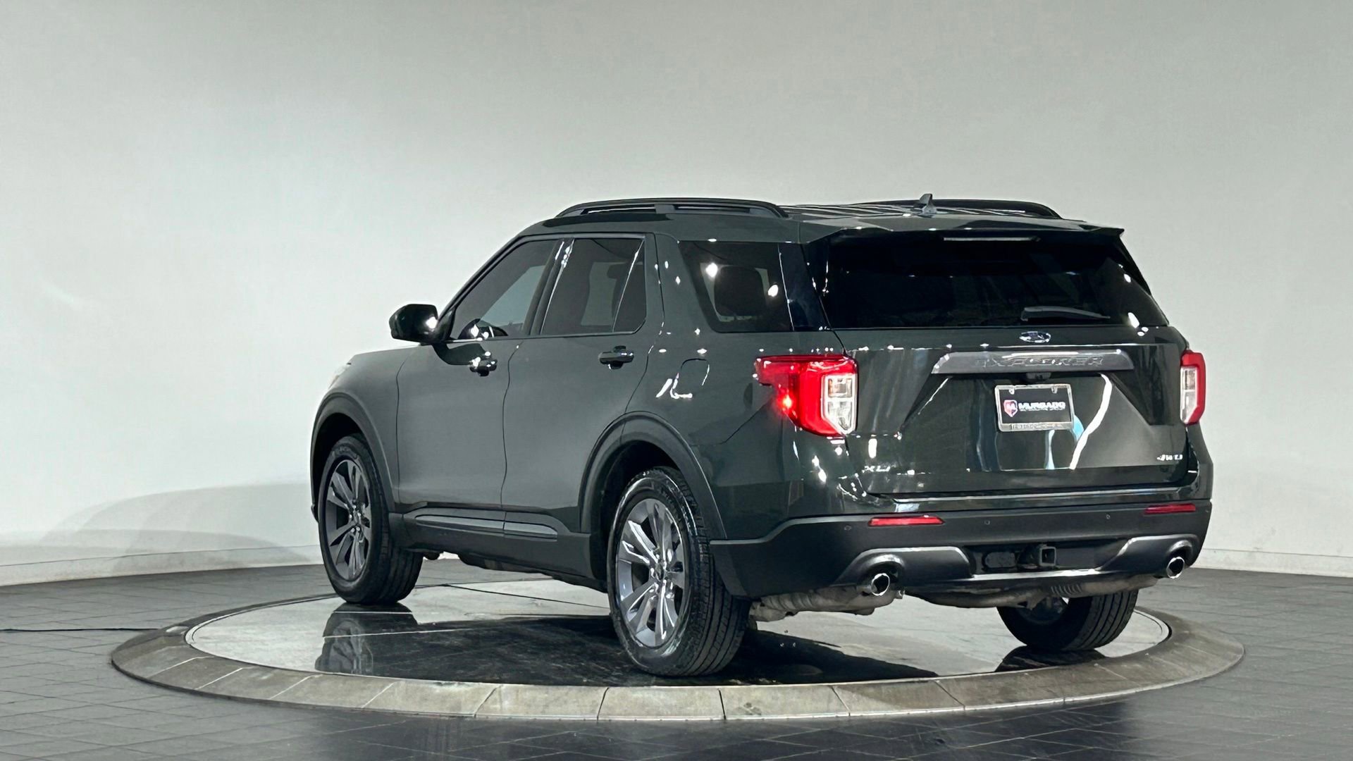 Used 2021 Ford Explorer XLT w/ Equipment Group 202A AWD/4WD image 7