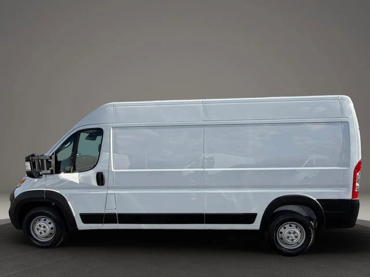 Used 2023 RAM ProMaster 2500 FWD image 3