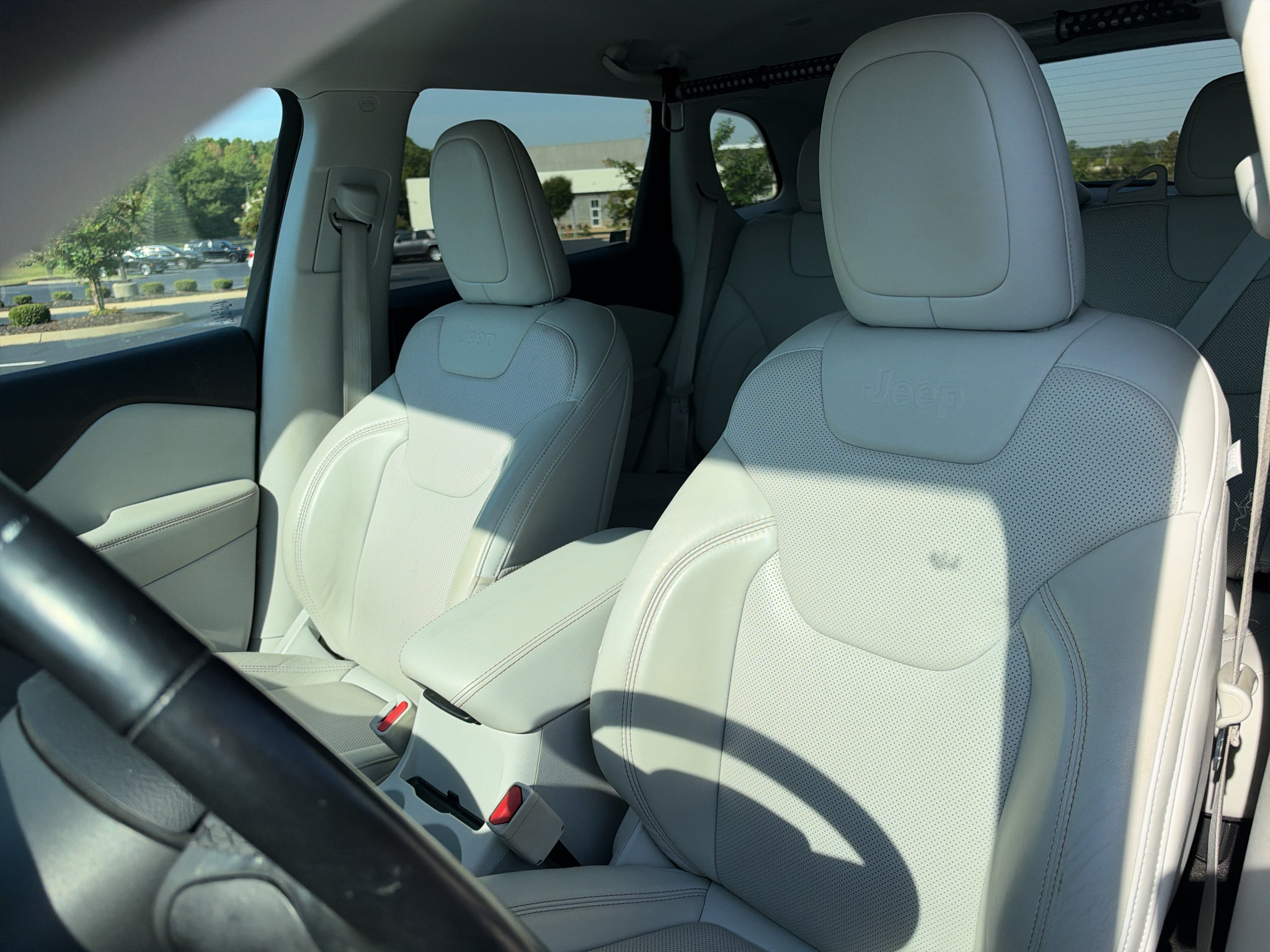 Used 2020 Jeep Cherokee Latitude Lux w/ Quick Order Package 2YH Lux FWD image 13