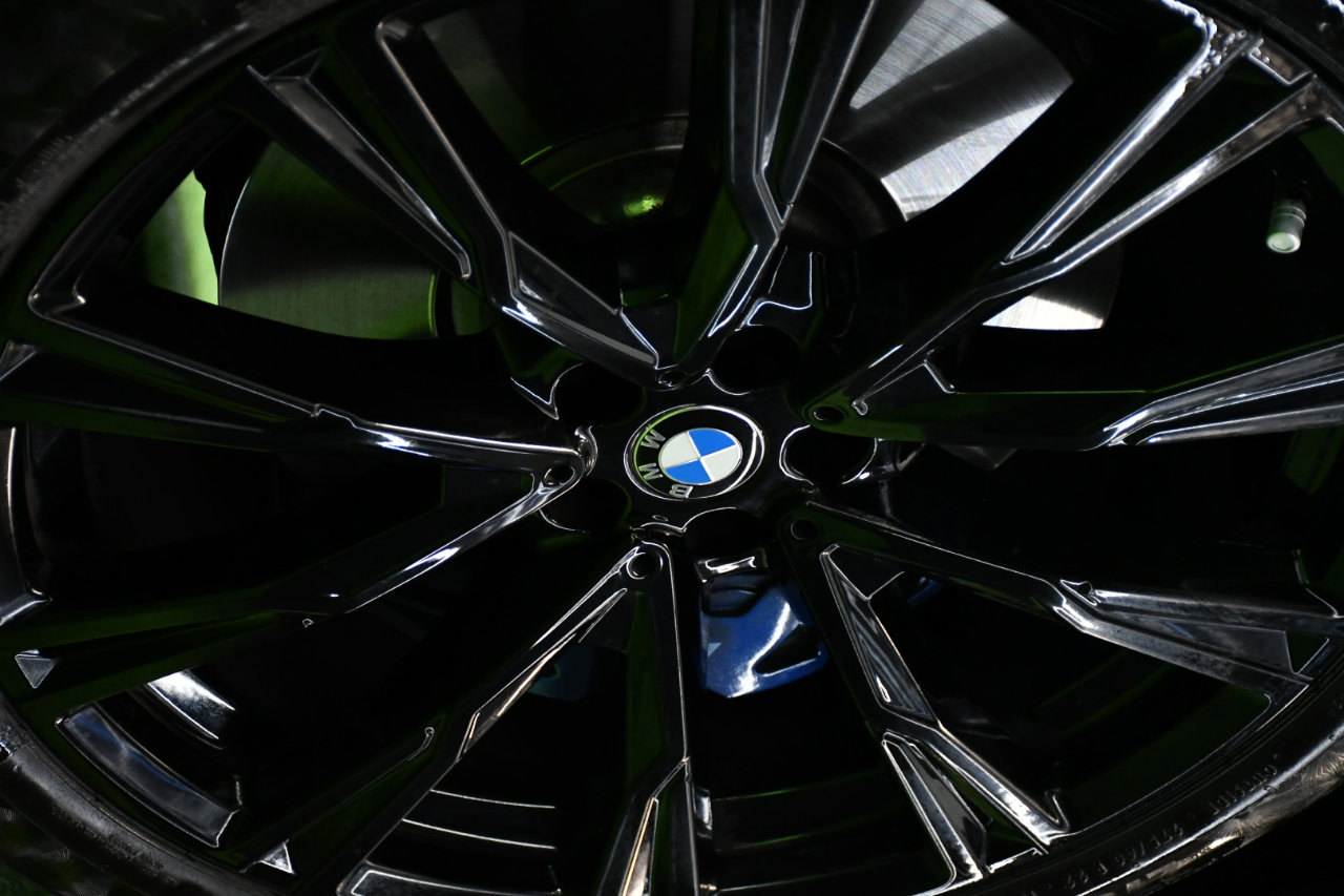 Used 2022 BMW X7 M50i w/ Executive Package image 8