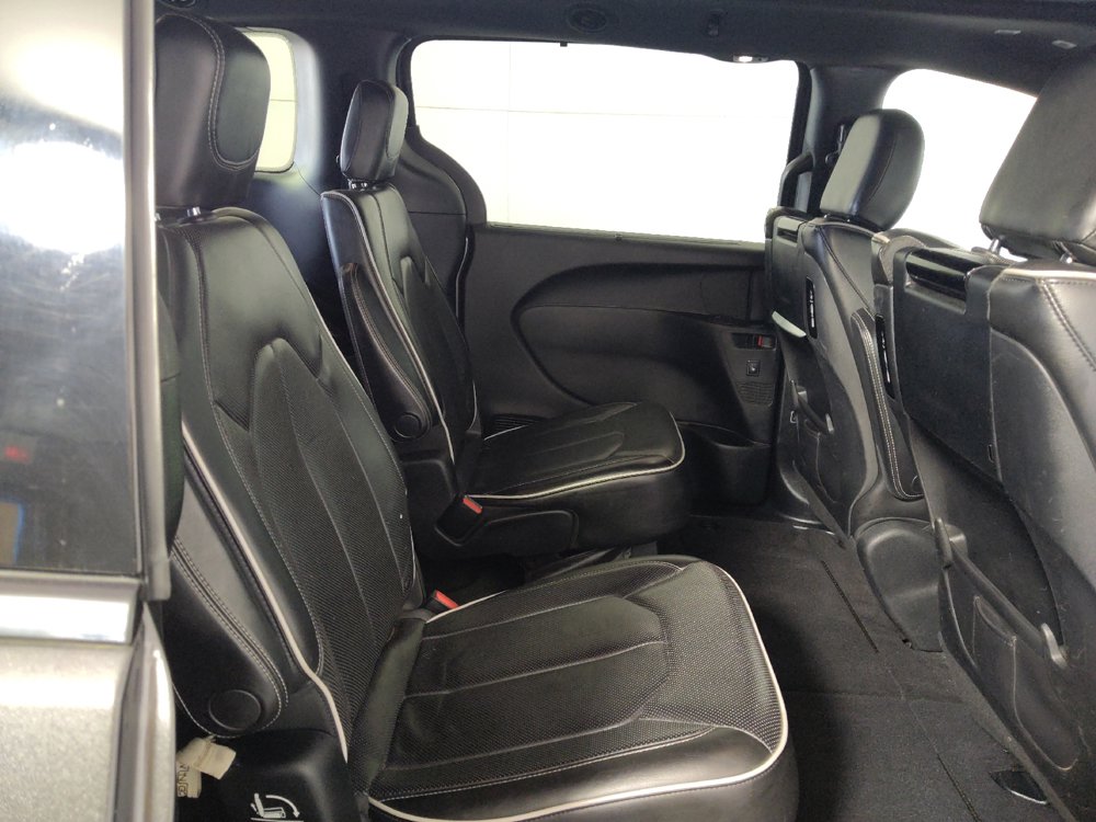 Used 2018 Chrysler Pacifica Limited w/ S Appearance Package FWD image 19