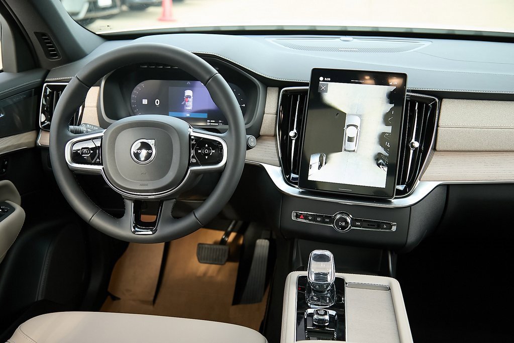 New 2026 Volvo XC90 T8 Plus image 25