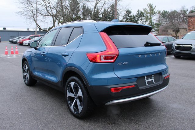 Used 2025 Volvo XC40 B5 Plus image 42