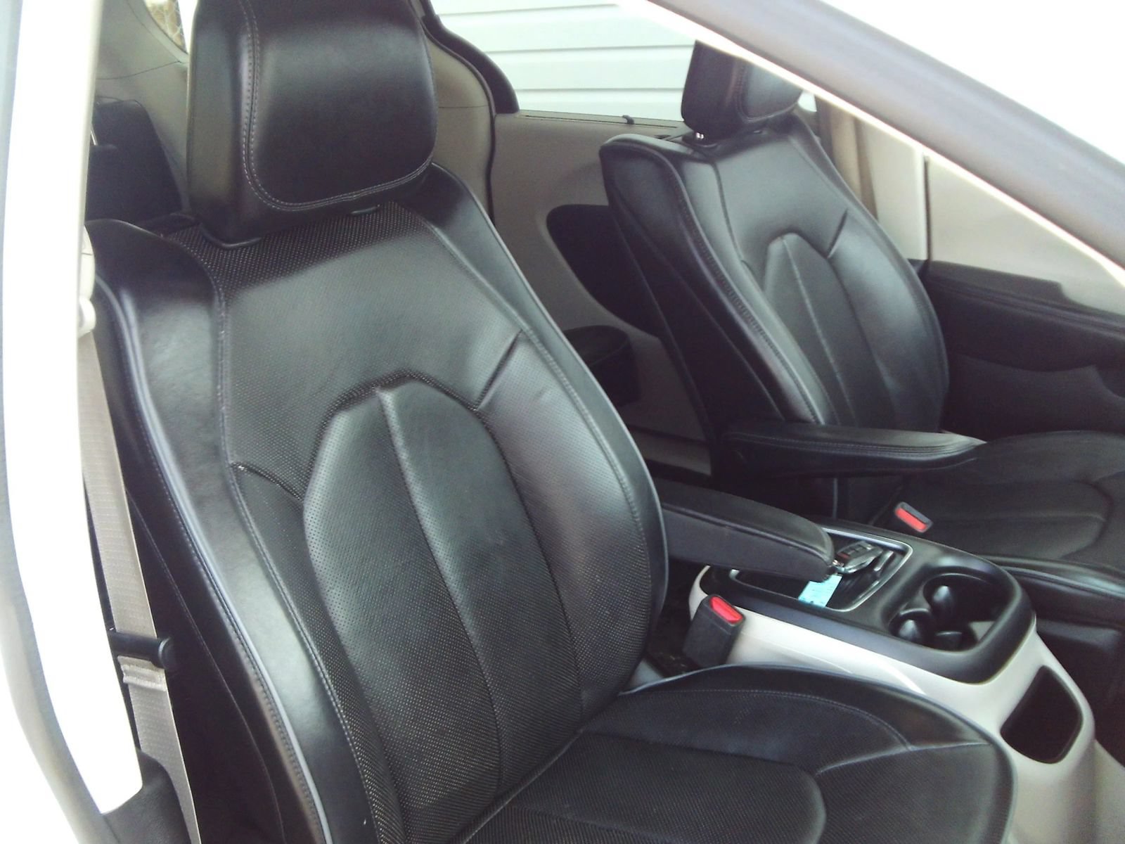 Used 2019 Chrysler Pacifica Limited w/ Tire & Wheel Group FWD image 34