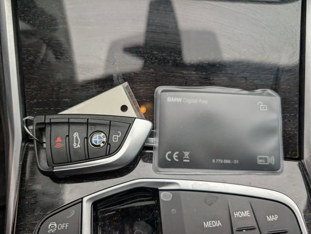 Used 2023 BMW 330e xDrive w/ Convenience Package image 17