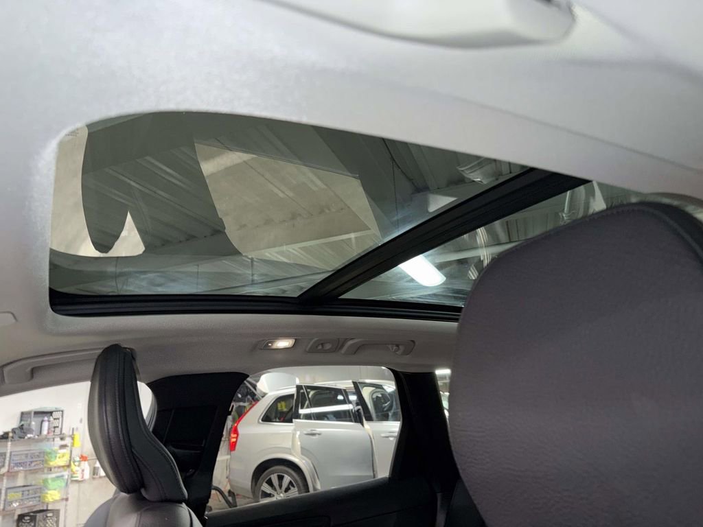 Used 2024 Volvo XC60 B5 Plus image 22