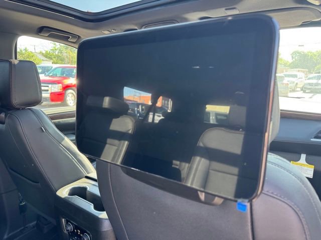 Used 2024 Chevrolet Suburban High Country w/ Advanced Technology Package image 39