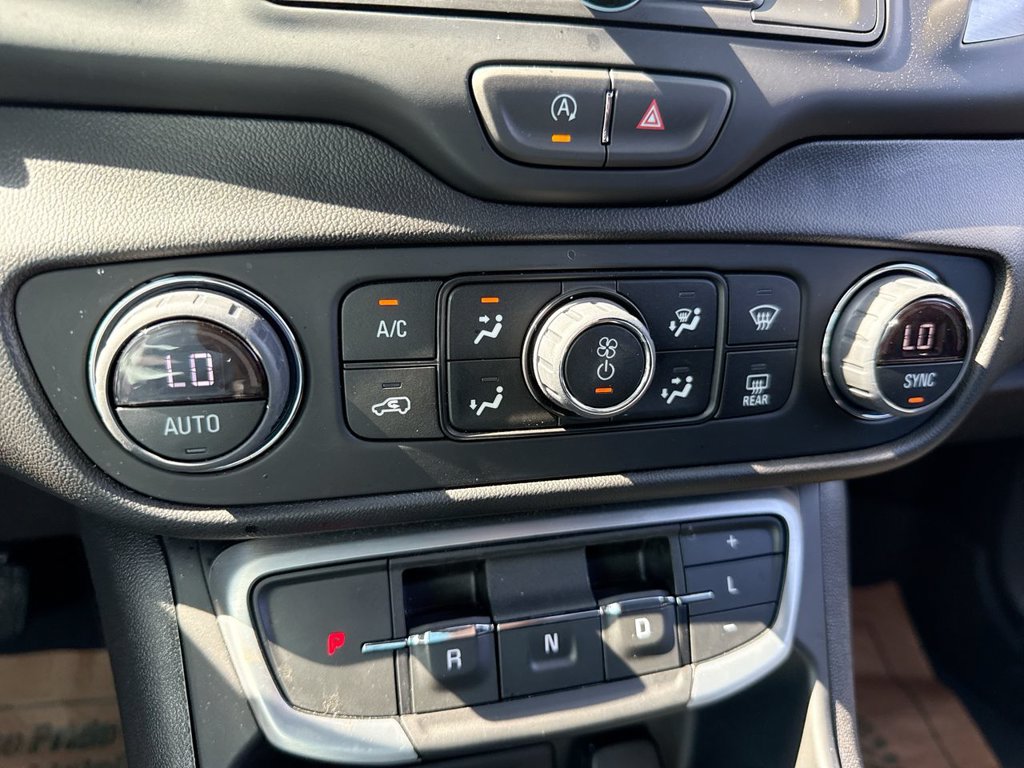 Used 2024 GMC Terrain SLE w/ Driver Convenience Package AWD/4WD image 19