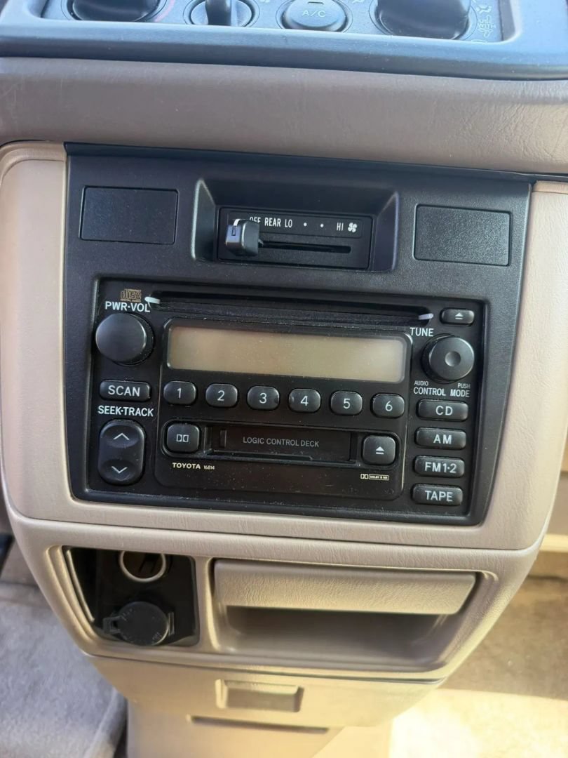 Used 2000 Toyota Sienna CE w/ CE Extra Value Pkg FWD image 26