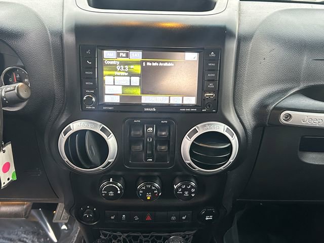 Used 2014 Jeep Wrangler Unlimited Sahara w/ Dual Top Group AWD/4WD image 15
