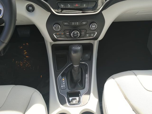 Used 2020 Jeep Cherokee Limited w/ Technology Group FWD image 20