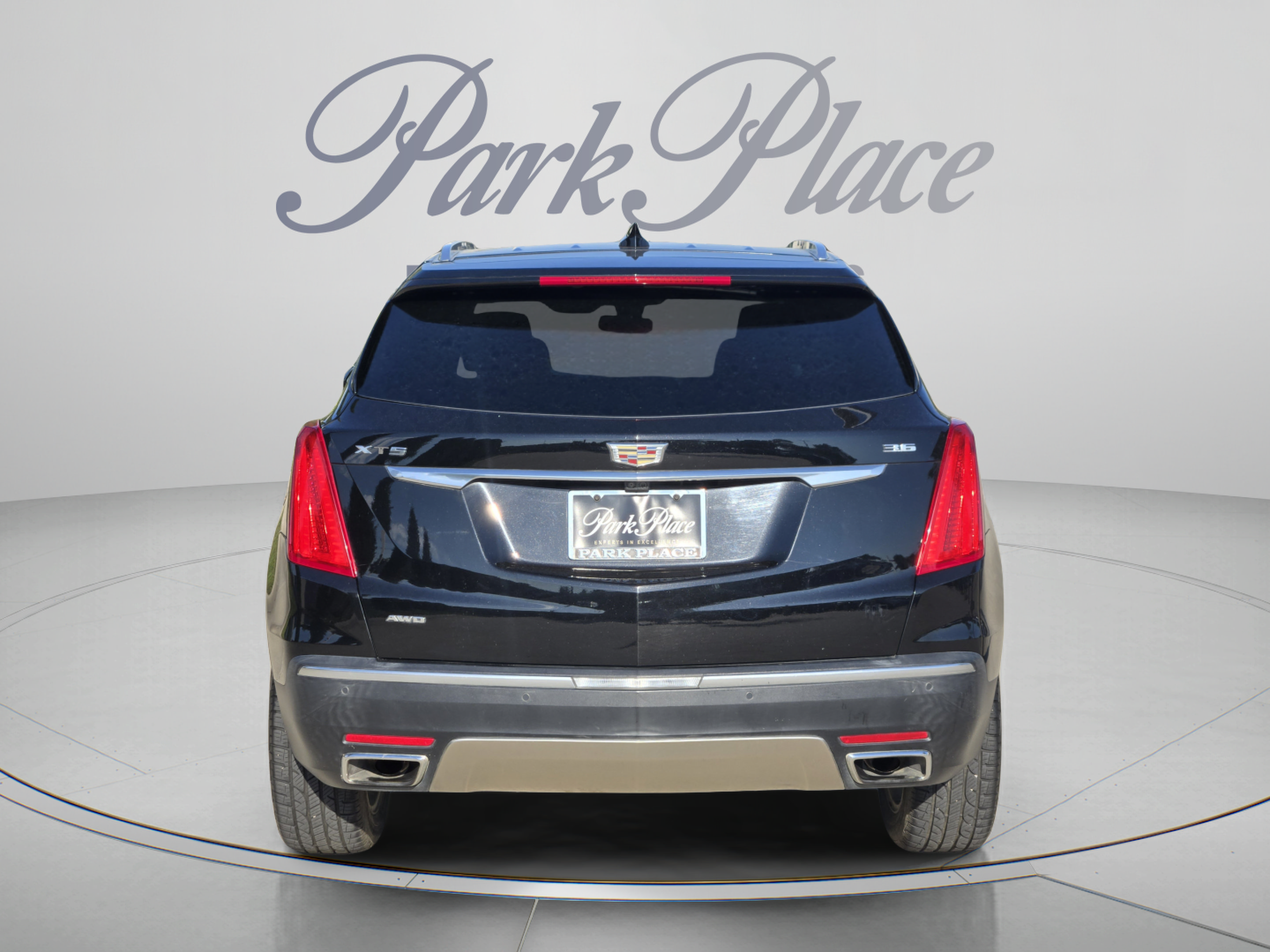 Used 2017 Cadillac XT5 Platinum AWD/4WD image 4