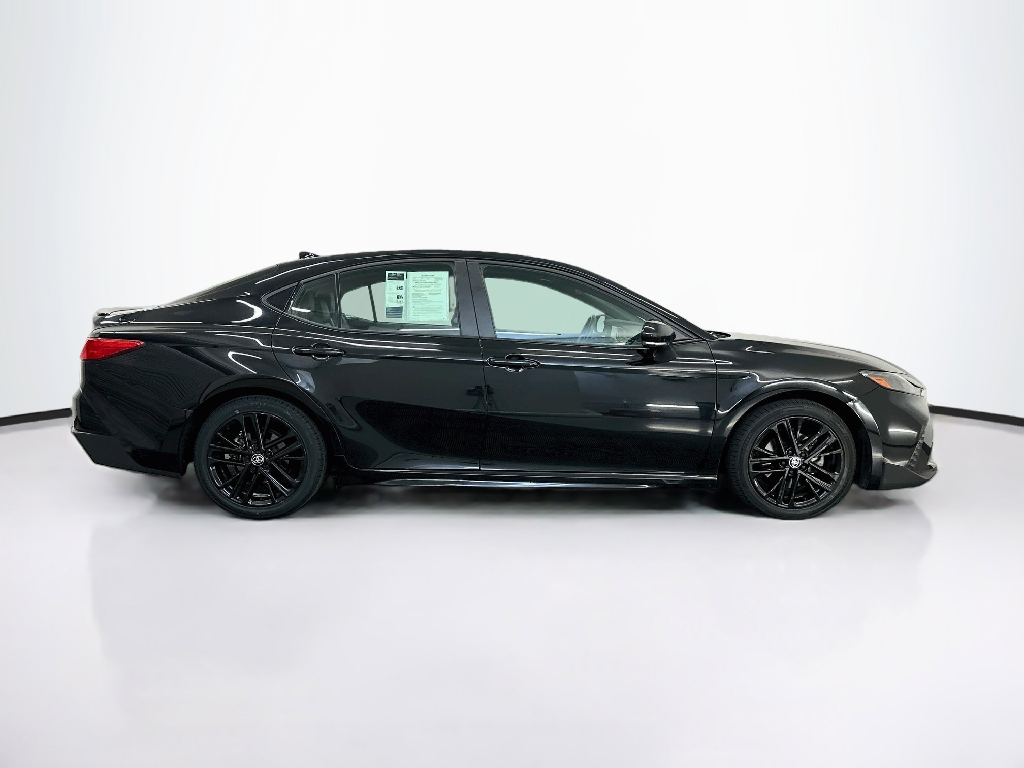 Used 2025 Toyota Camry SE FWD image 10
