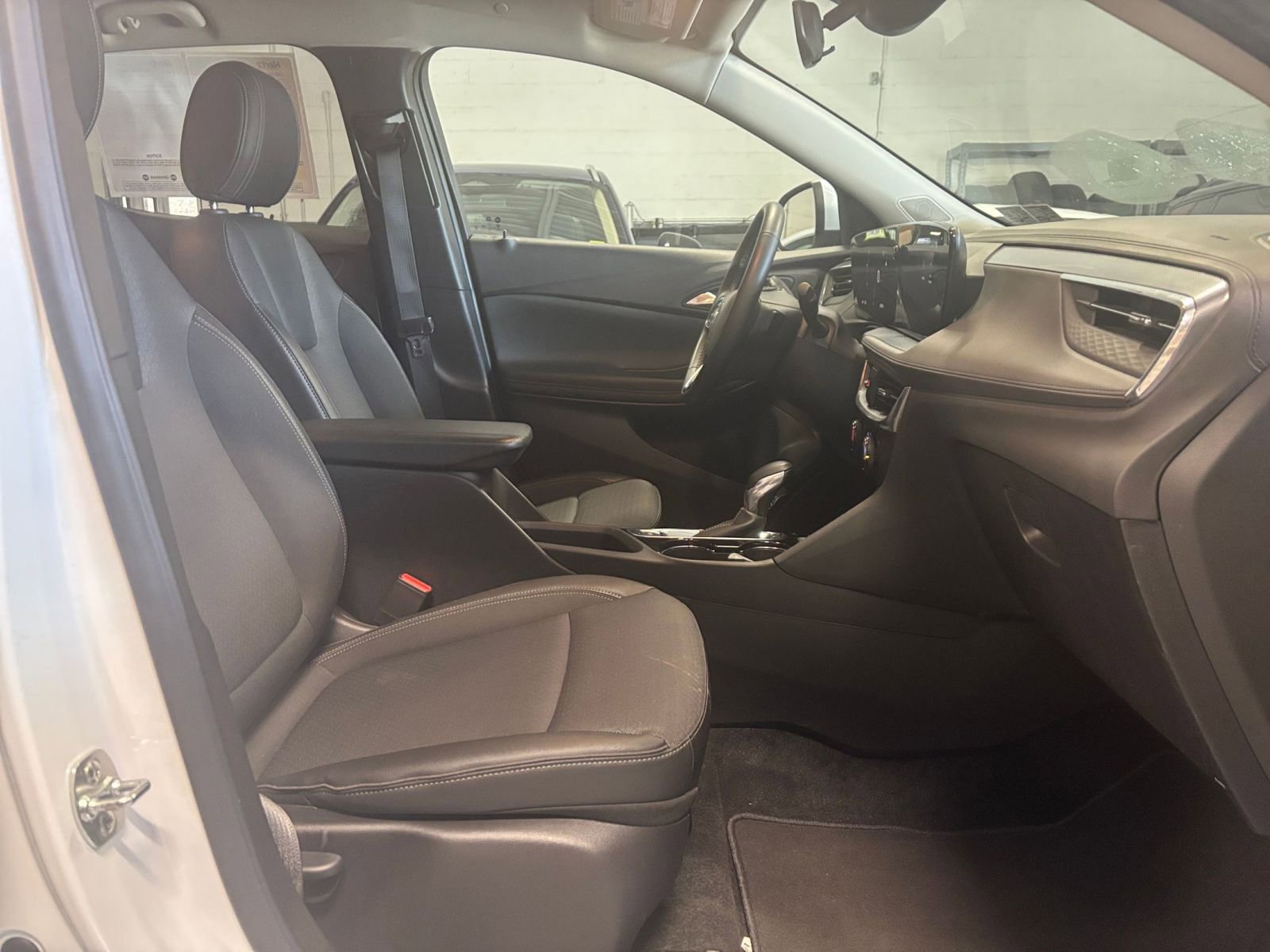 Used 2025 Buick Encore GX Preferred image 27