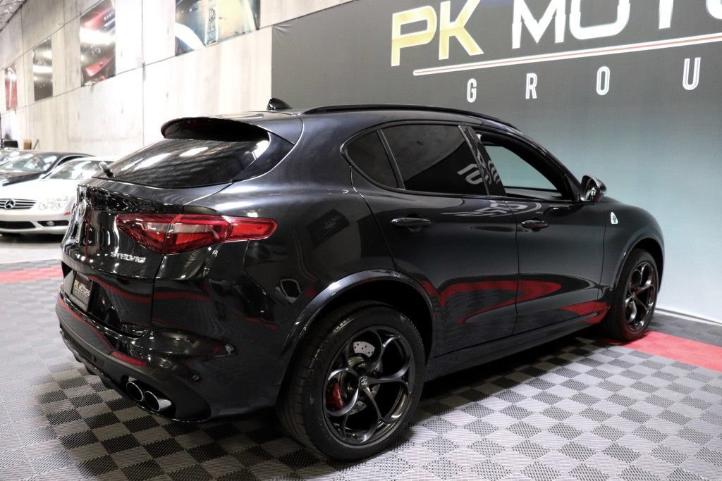 Used 2022 Alfa Romeo Stelvio Quadrifoglio w/ Active Assist Plus Package AWD/4WD image 9