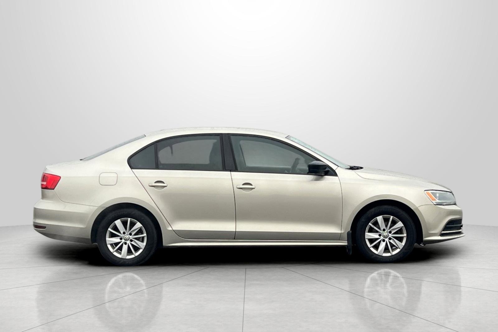 Used 2015 Volkswagen Jetta S image 3