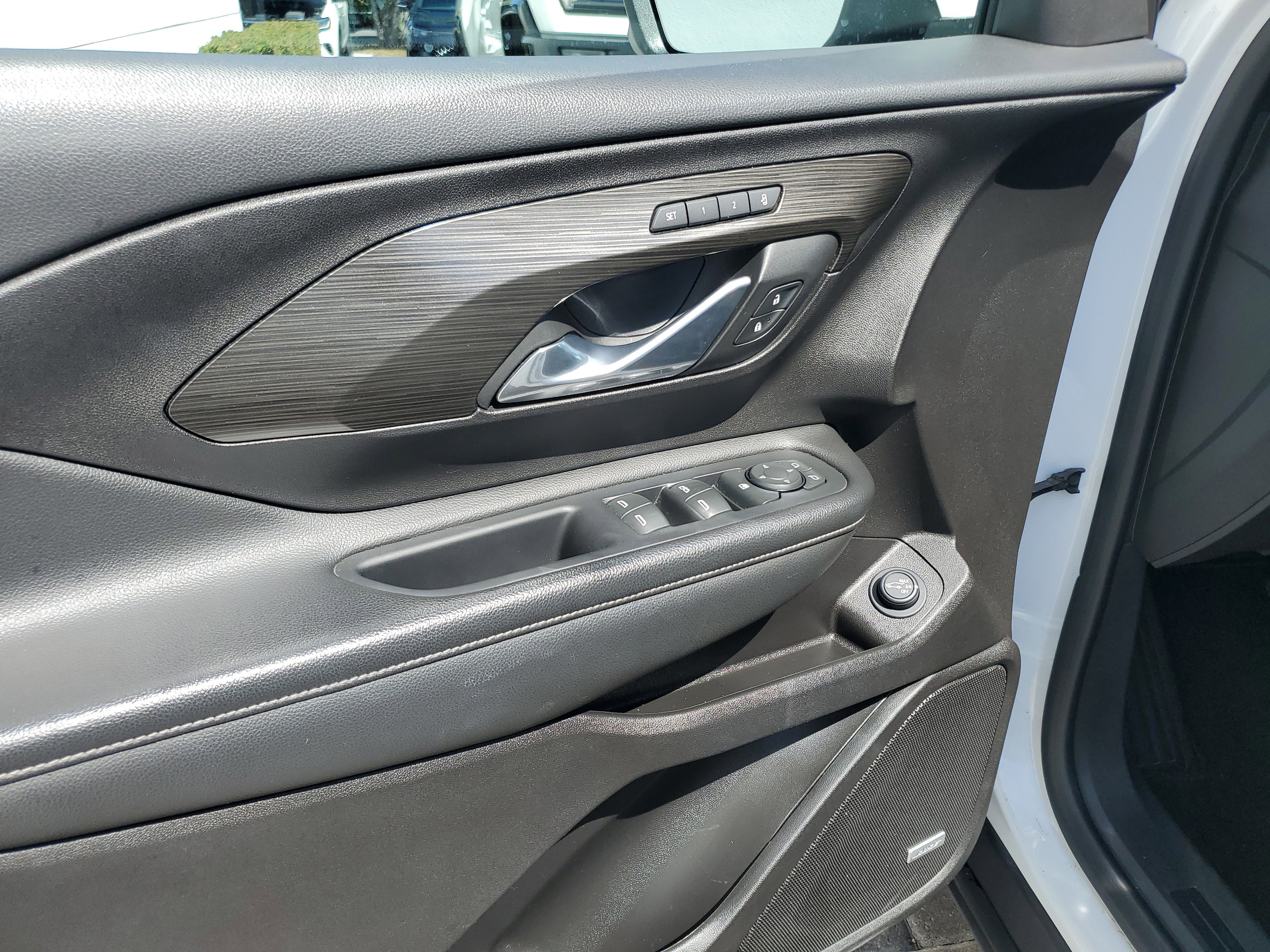 Certified 2024 GMC Terrain SLT w/ Infotainment Package II image 10