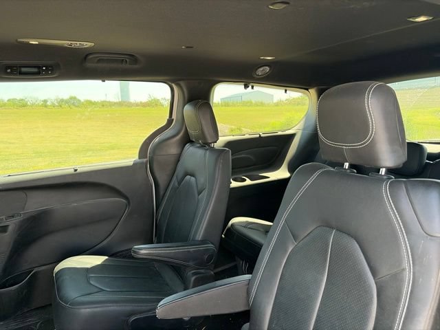Used 2020 Chrysler Pacifica Touring-L w/ Advanced Safetytec Group AWD/4WD image 8