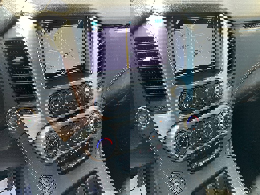 Used 2019 Chevrolet Tahoe LT w/ Luxury Package image 11