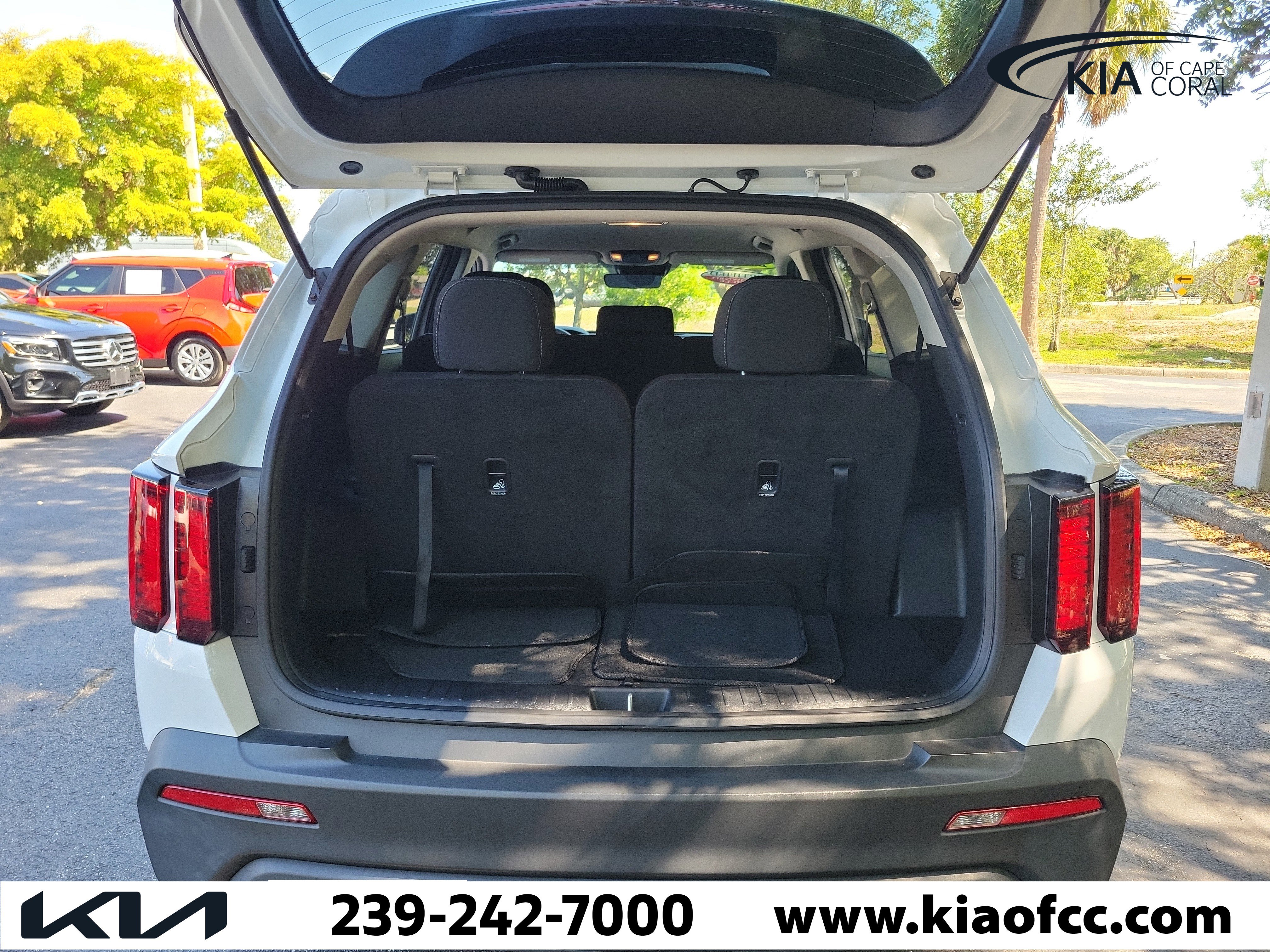 Certified 2023 Kia Sorento LX FWD image 11