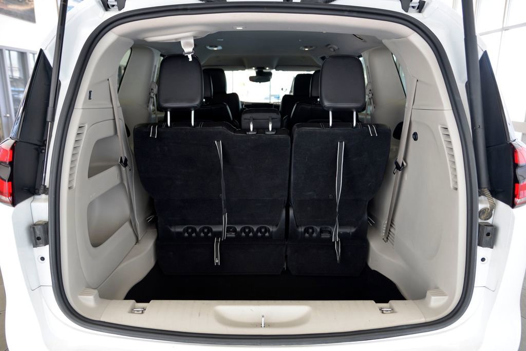 Used 2023 Chrysler Pacifica Touring-L FWD image 30
