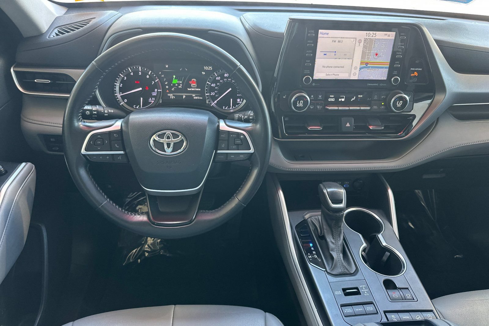Used 2022 Toyota Highlander XLE AWD/4WD image 17