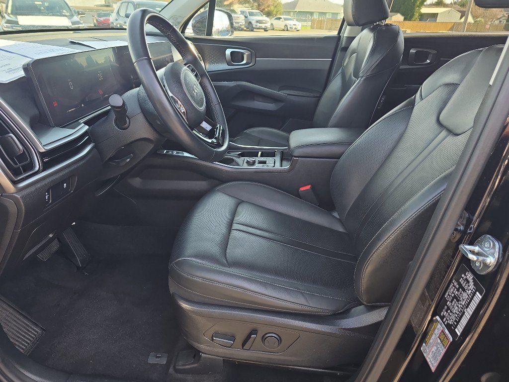 Used 2024 Kia Sorento S image 15