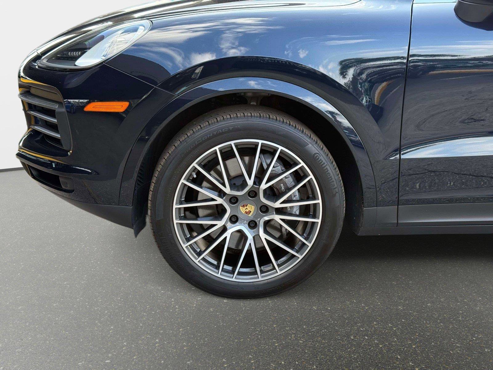 Used 2022 Porsche Cayenne w/ Premium Package image 12