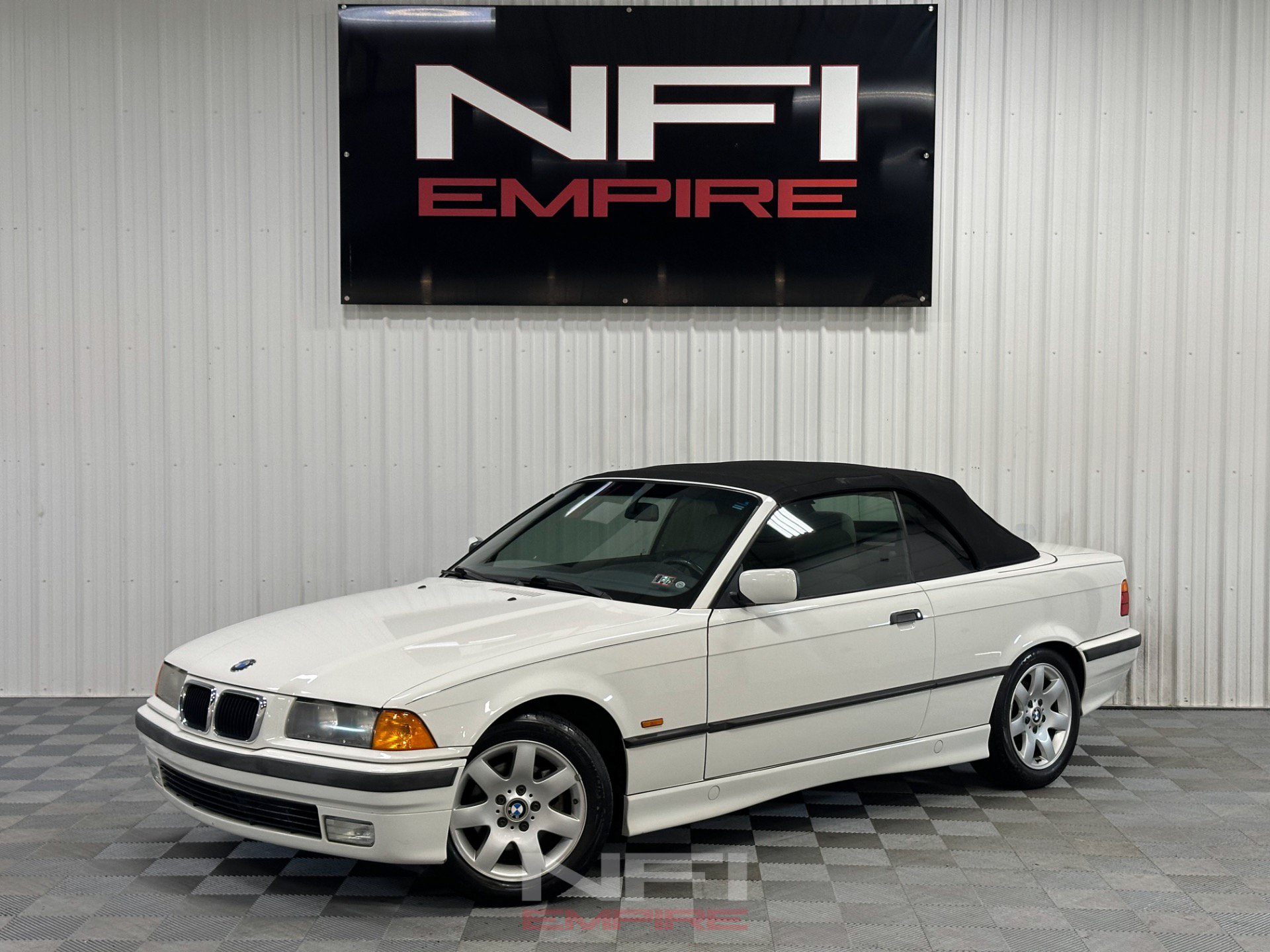 Used 1999 BMW 323i Convertible RWD image 2