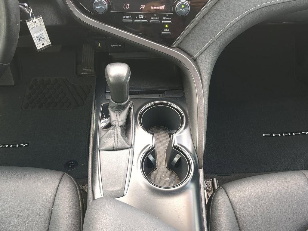 Used 2020 Toyota Camry SE FWD image 14