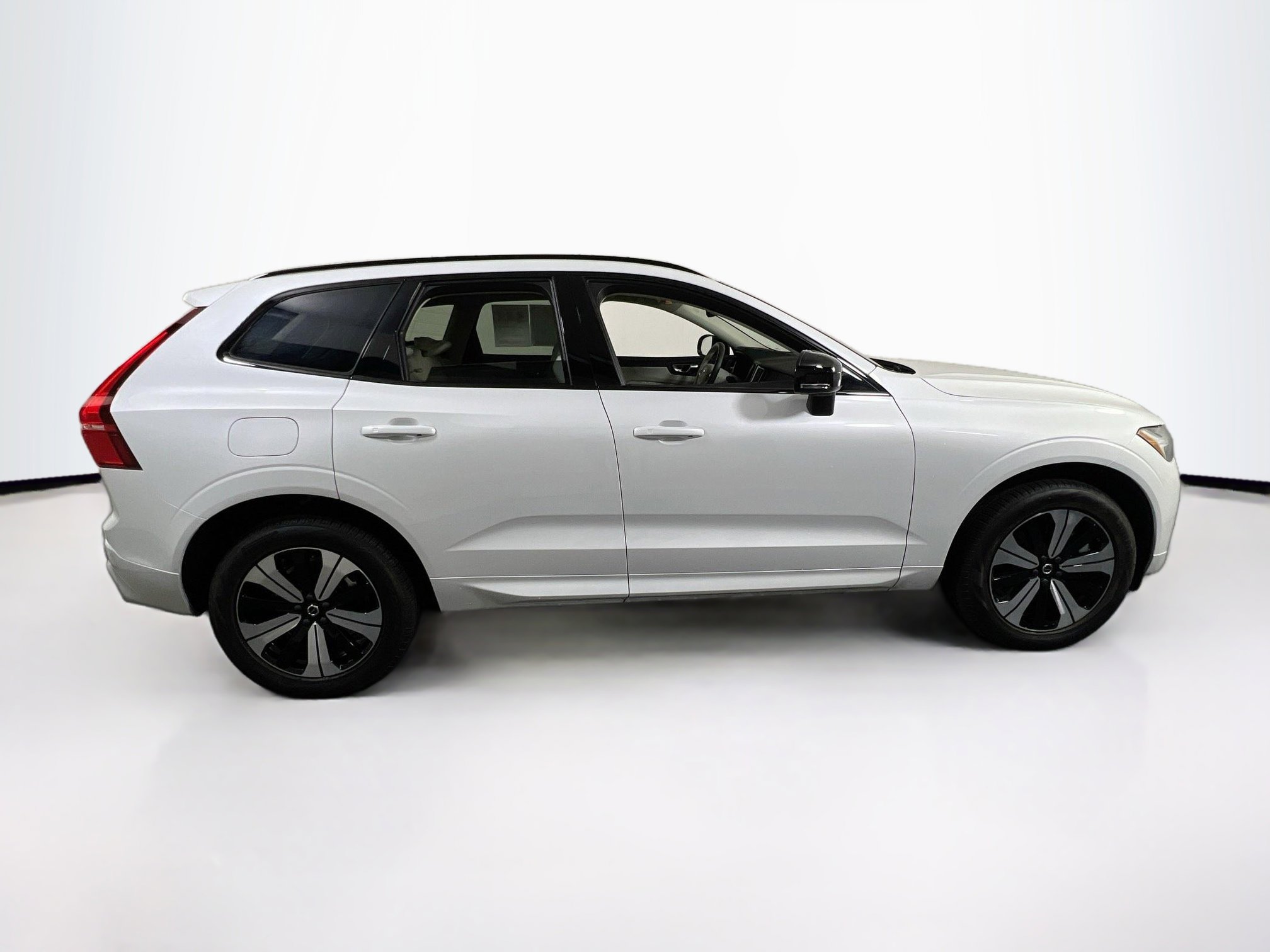 Used 2025 Volvo XC60 T8 Core w/ Protection Package Premier image 4