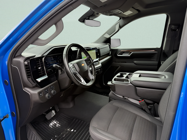 Used 2025 Chevrolet Silverado 1500 LT AWD/4WD image 4