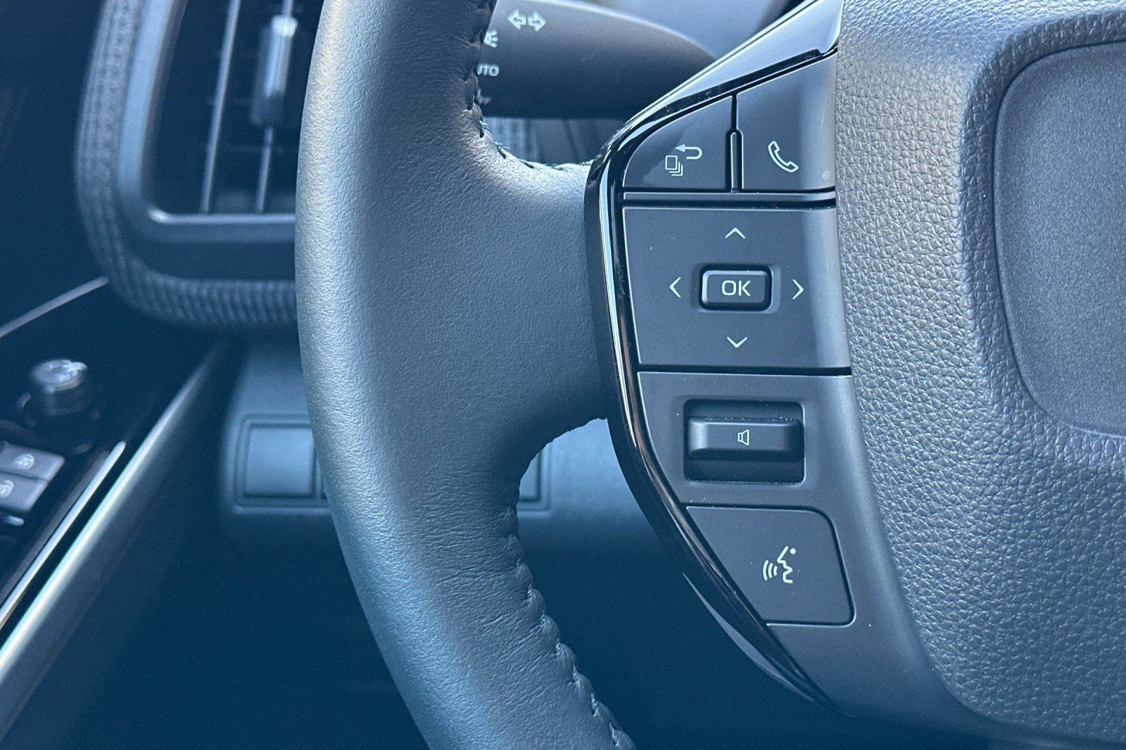 Used 2025 Toyota bZ4X AWD image 31