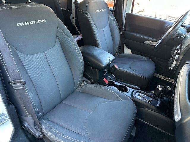 Used 2016 Jeep Wrangler Unlimited Rubicon w/ Connectivity Group AWD/4WD image 15