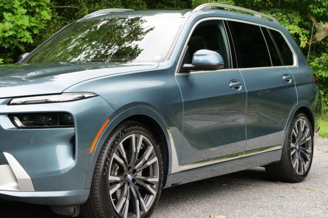 Used 2024 BMW X7 xDrive40i w/ Premium Package image 41