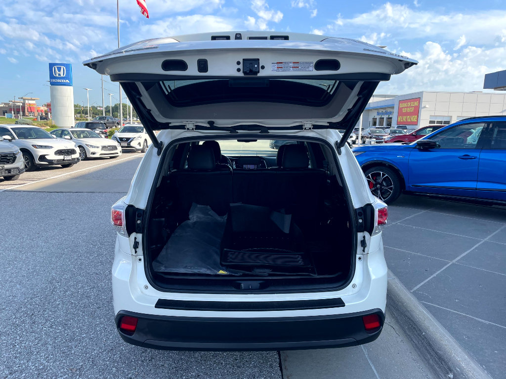 Used 2015 Toyota Highlander XLE AWD/4WD image 9