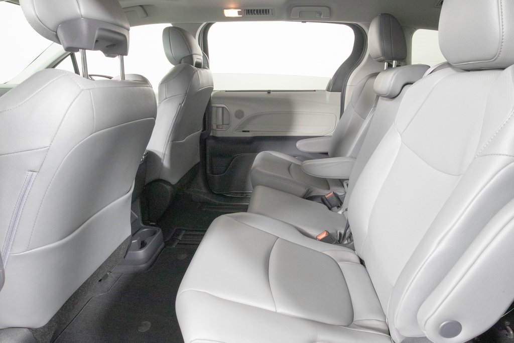 Used 2023 Toyota Sienna XLE image 14