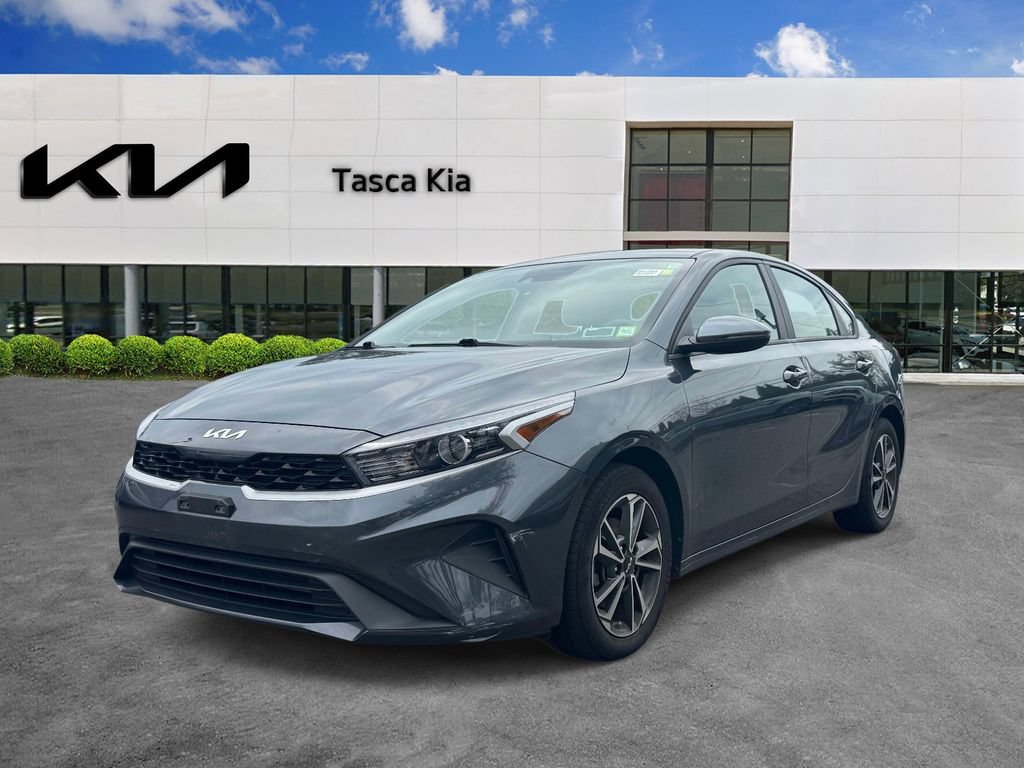 Used 2023 Kia Forte LXS w/ LXS Technology Package FWD image 3