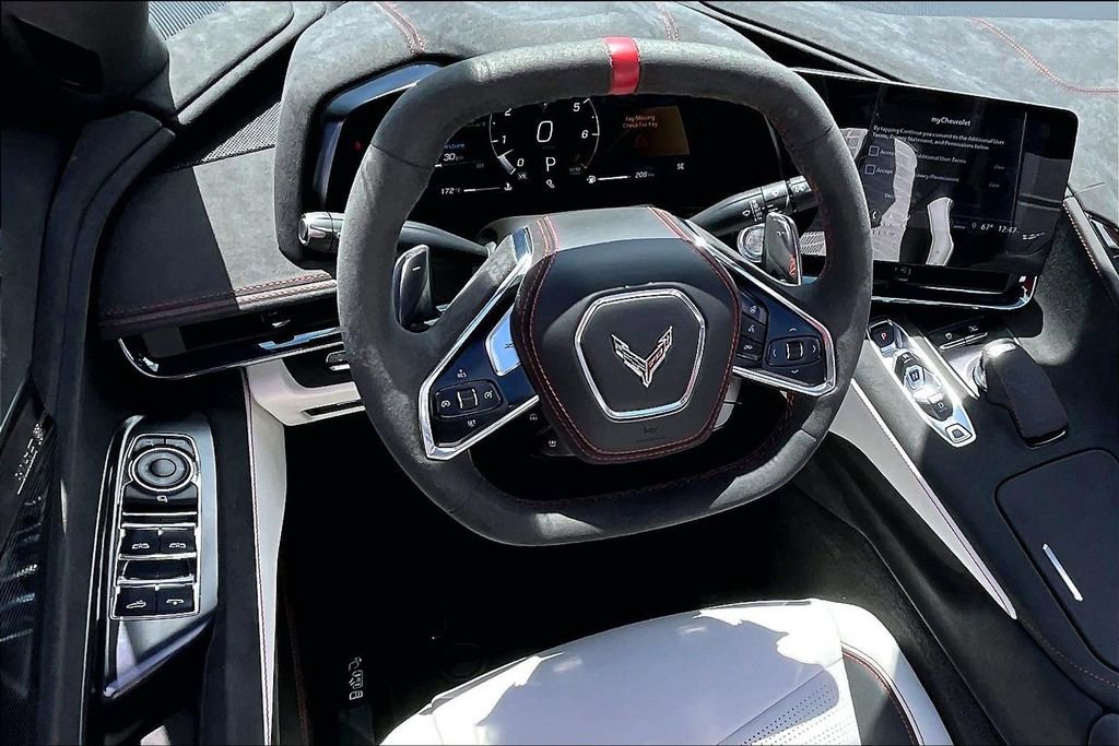 Used 2023 Chevrolet Corvette Stingray Premium Conv w/ Z51 Performance Package RWD image 17