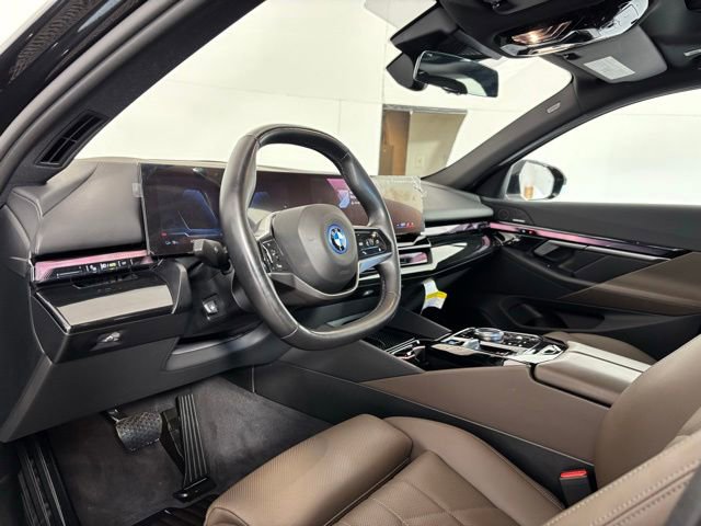 Used 2025 BMW i5 xDrive40 w/ Premium Package AWD/4WD image 7