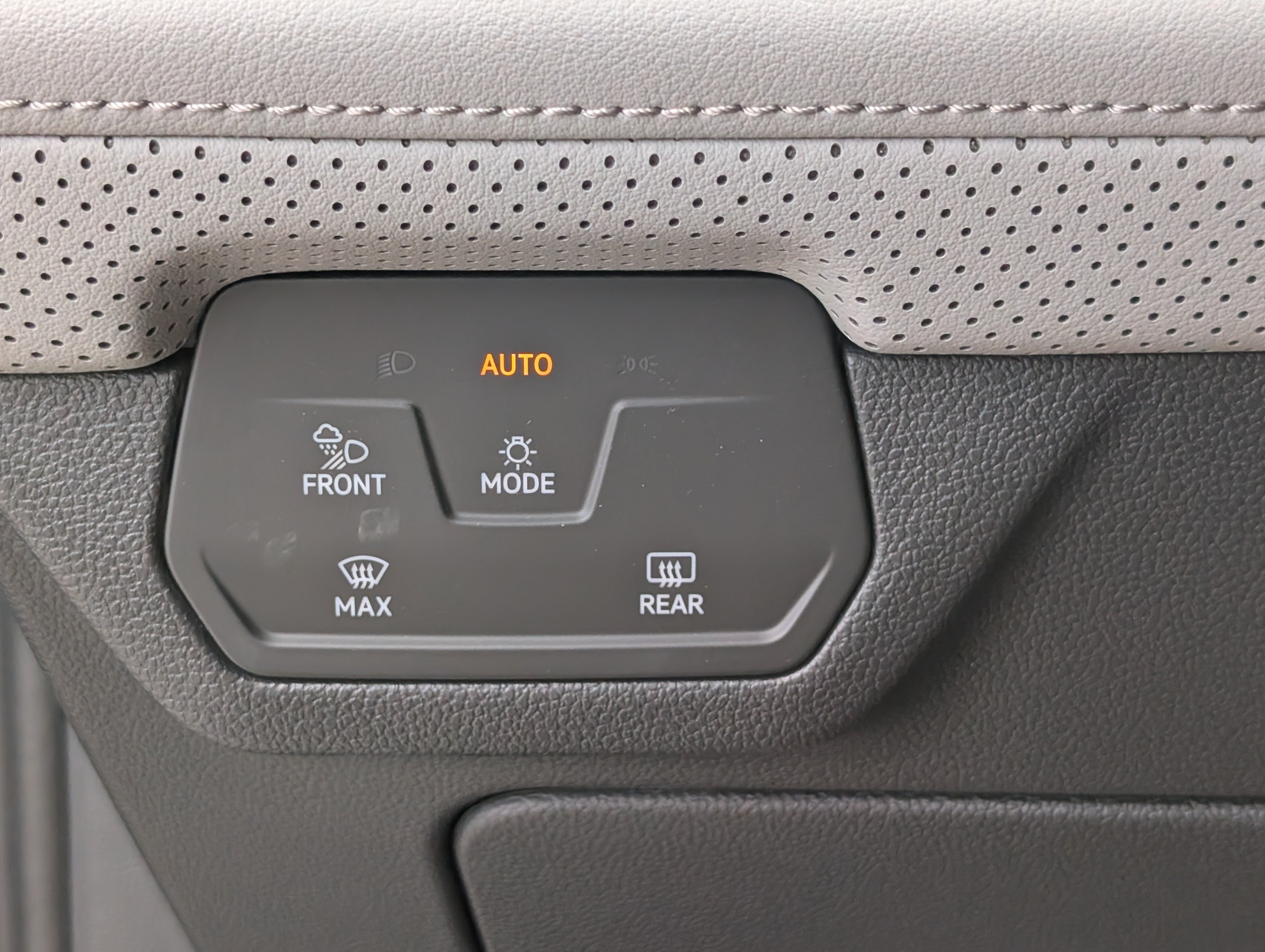 Used 2026 Volkswagen Atlas Peak Edition AWD/4WD image 24