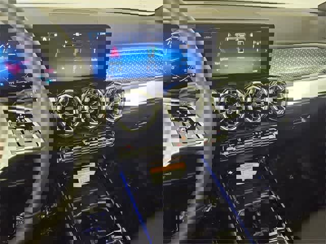 Used 2025 Mercedes-Benz GLB 250 4MATIC image 29