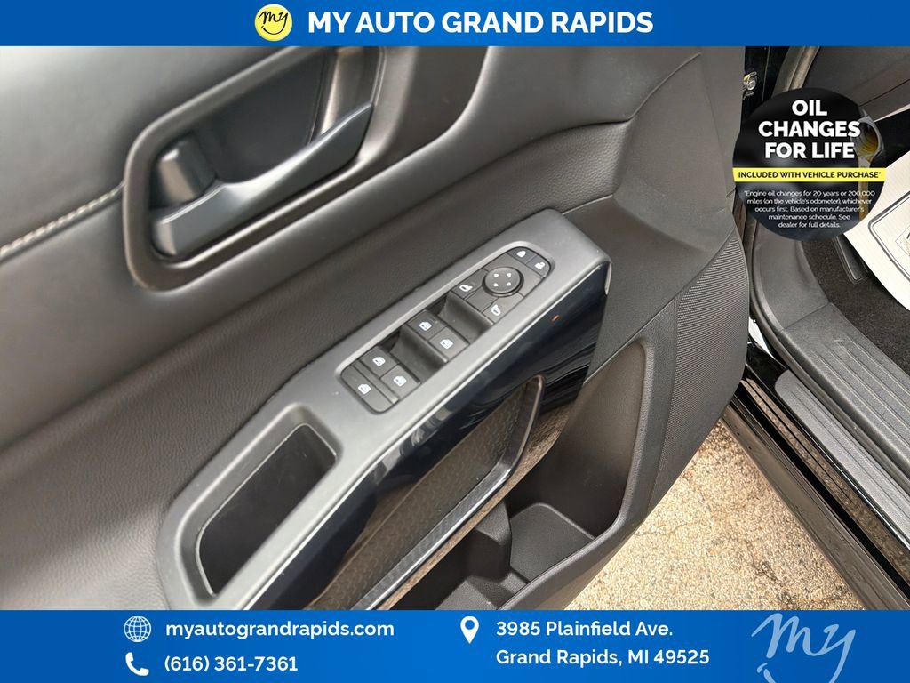 Used 2025 Nissan Pathfinder SV AWD/4WD image 11