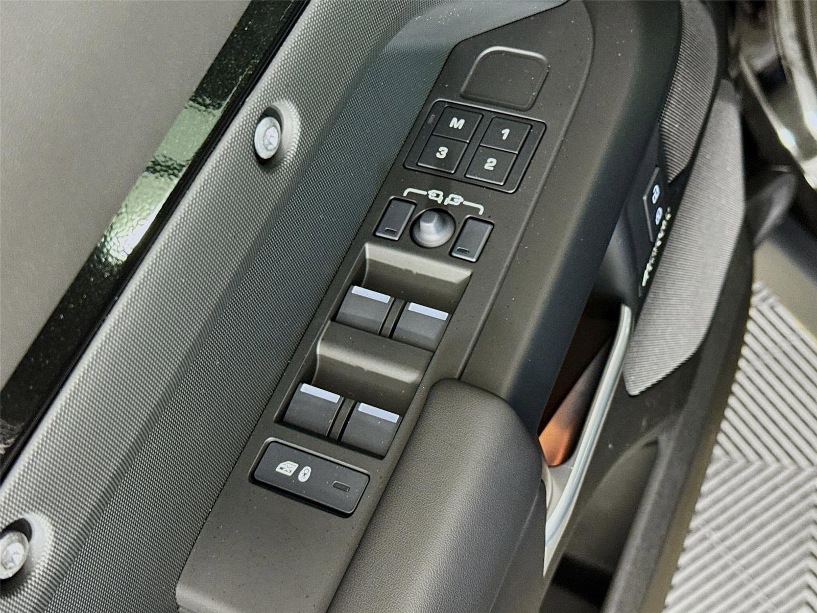 New 2026 Land Rover Defender 110 X-Dynamic SE AWD/4WD image 20